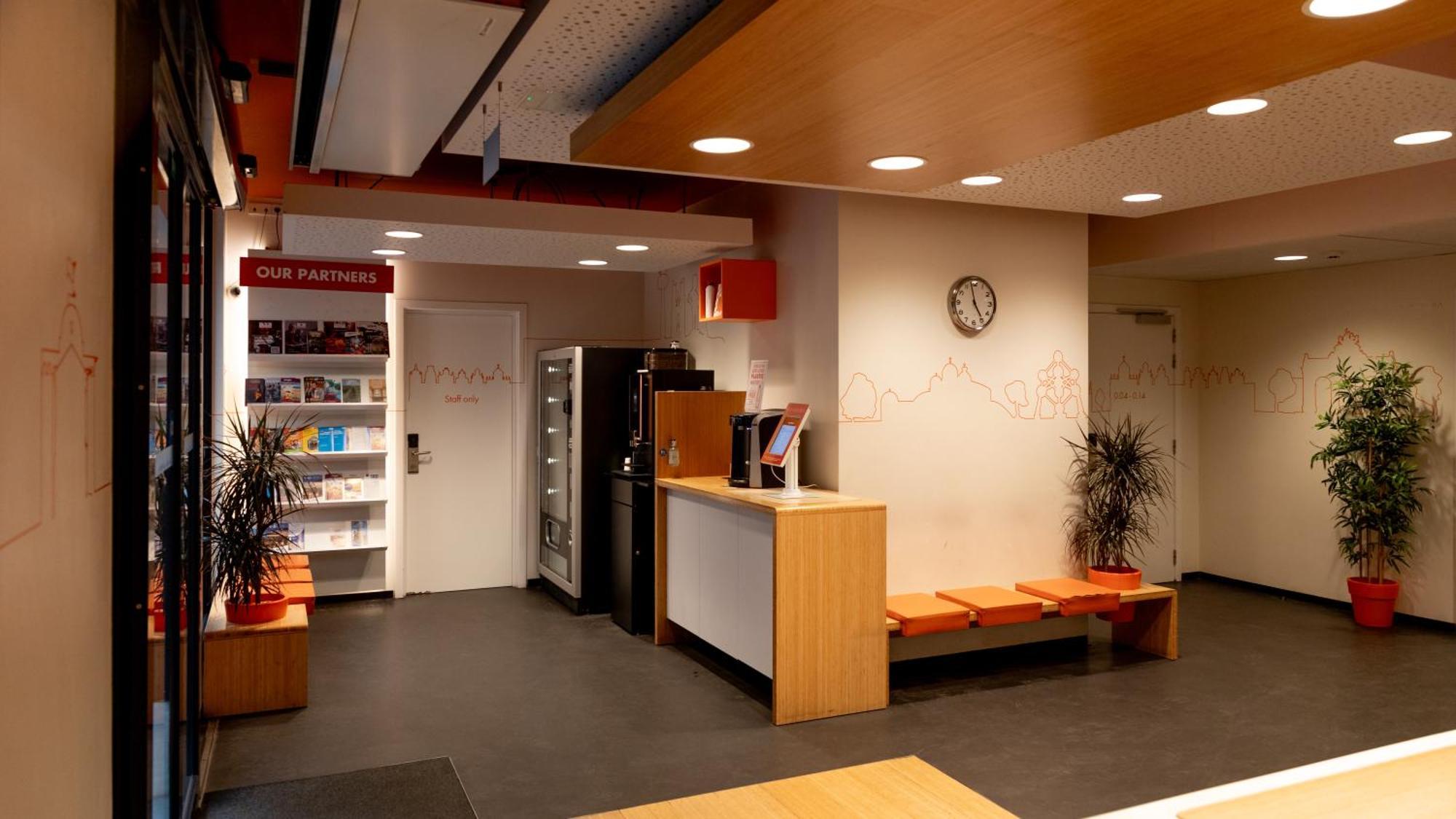 easyHotel Brussels City Centre Buitenkant foto