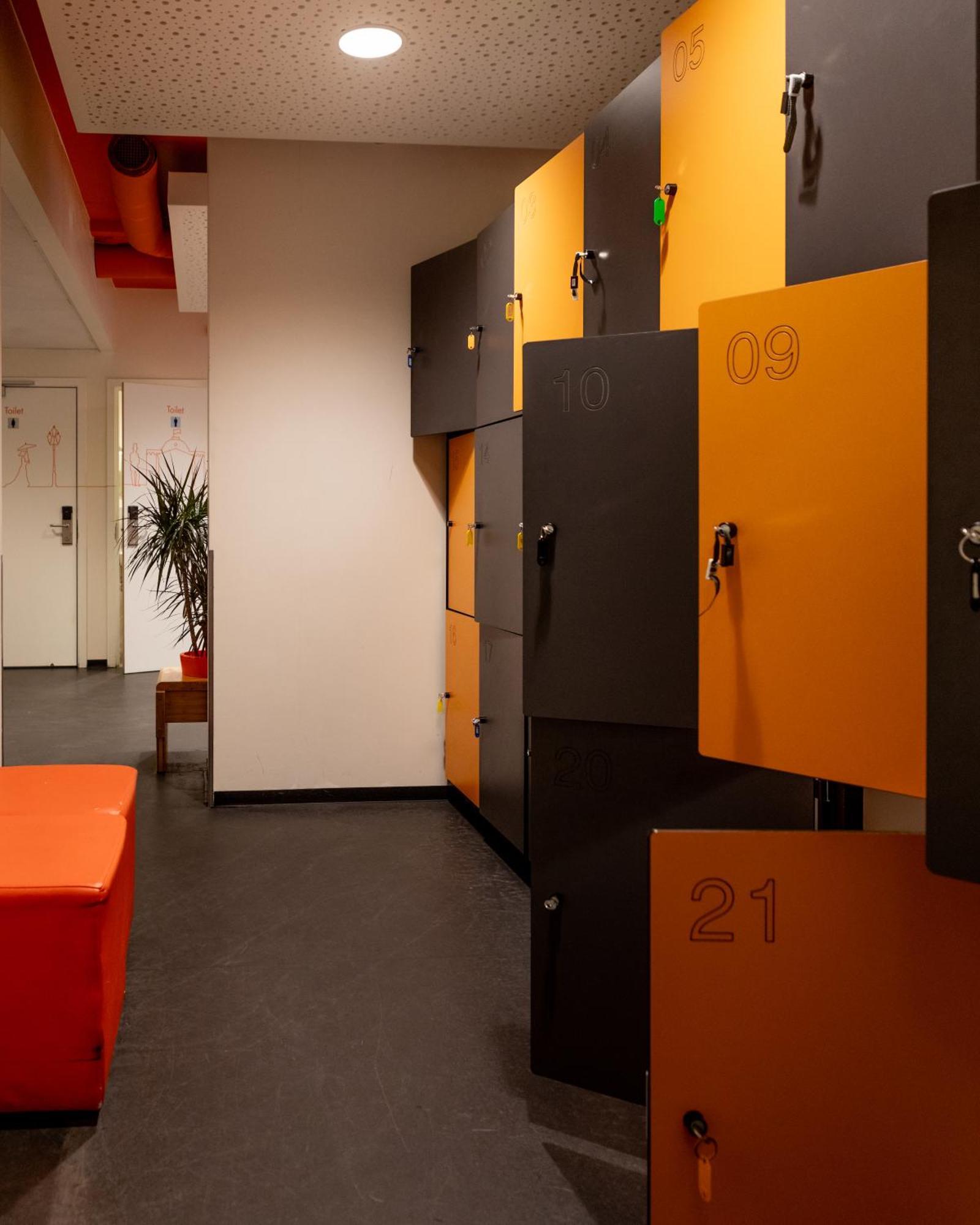 easyHotel Brussels City Centre Buitenkant foto