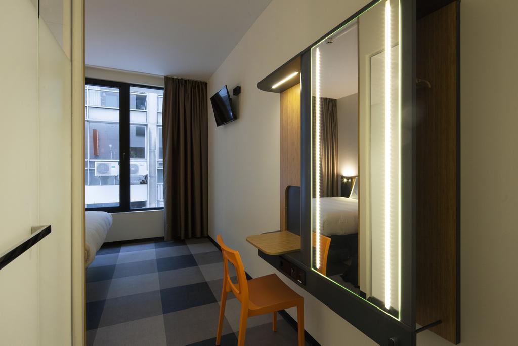 easyHotel Brussels City Centre Buitenkant foto